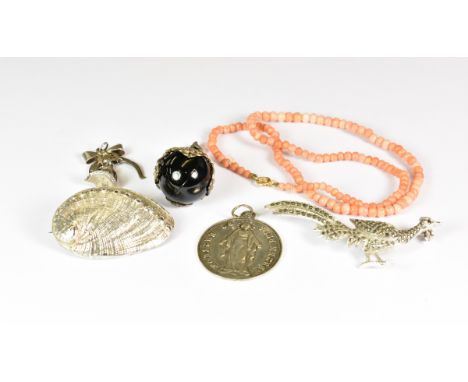 A small group of vintage jewellery including a silver ormer shell brooch; a French silver medallion, c.1911; a marcasite phea