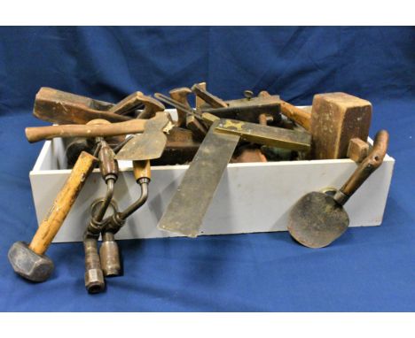 A collection of vintage tools inc. planes, moulding plane, chisels, wooden mallets etc. (large qty)  