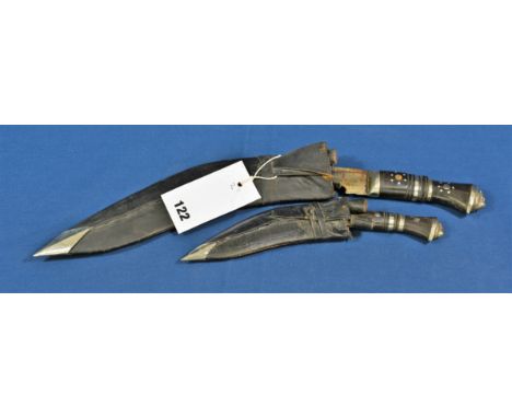 A vintage Kurki knife t in leather scabbard, together with small version. (2) 
