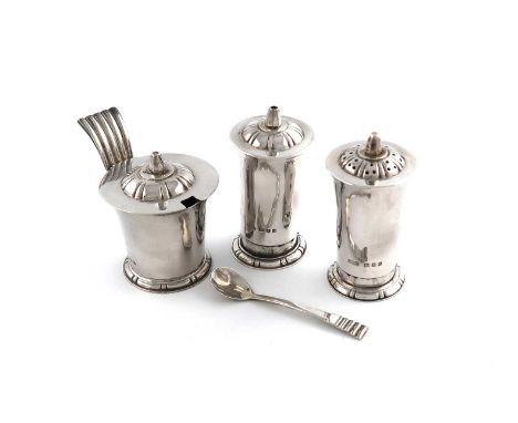 By R. E. Stone, a three-piece Art Deco silver condiment set,London 1938,tapering circular form, fluted handle, with a spoon, 