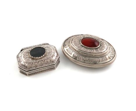 An early 18th century silver snuff box,maker's mark of WL with a fish above, London circa 1720,rectangular form, canted corne