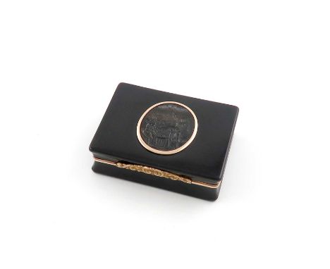 λAn early 19th-century gold-mounted tortoiseshell and hardstone intaglio snuff box,unmarked, circa 1820,rectangular form, pla