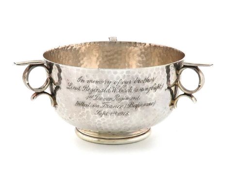 By James Dixon and Sons, an Arts and Crafts silver bowl,Sheffield 1918,circular form, spot-hammered decoration, with three ri
