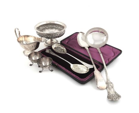 A mixed lot,comprising silver items: a pair of fruit serving spoons, gilded bowls, by G. Jackson, London 1892, cased, a bowl,