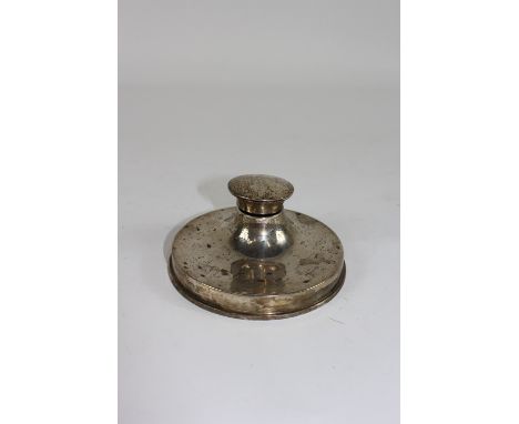 A silver loaded inkwell, by William Hutton & Sons Ltd, Birmingham 1919, off centre capstan design, 11.4 cm diameter