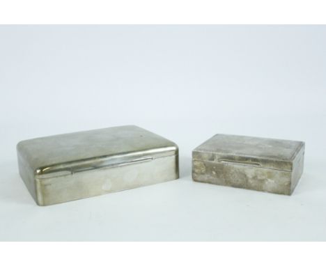 A silver cigarette box, by Edward Viner, Sheffield 1961, with engine turned decoration to the cover, wood lined, 10.5 cm long