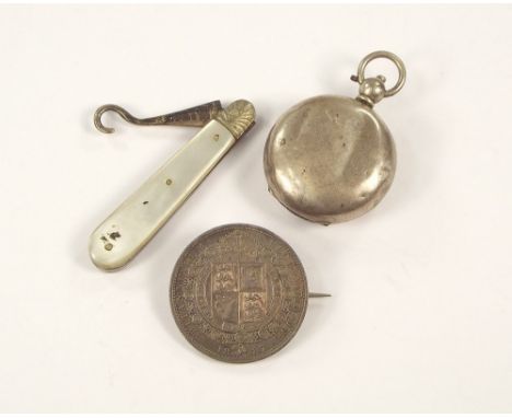 BUTTON HOOK ETC.An Edwardian silver & mother of pearl button hook, a silver sovereign case & a Victoria 1887 coin brooch.