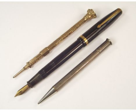 CONWAY STEWART ETC.A Conway Stewart 85L fountain pen, an engine turned silver 'Glen Line' propelling pencil & a Victorian pus