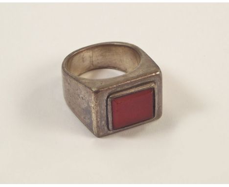 SIGNET RING. A silver & carnelian signet ring. Size U.