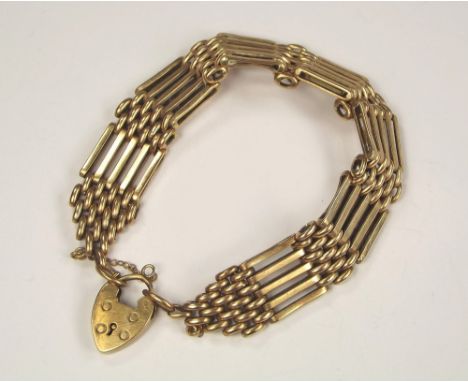 GOLD BRACELET. A 9ct. gold gate bracelet, with 9ct. padlock clasp. Approx. 19.8g.