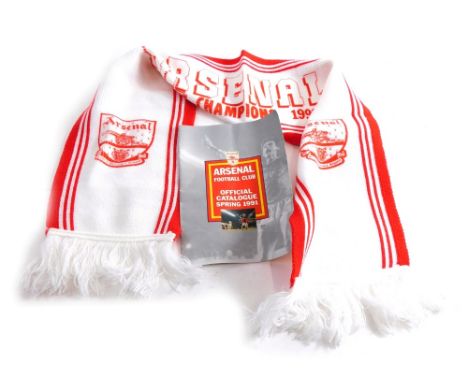 A 1991 Arsenal League Champions scarf and an Arsenal Football official catalogue. (2)