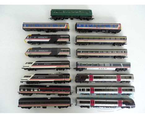 A mixed group of mostly modern image OO gauge rolling stock by HORNBY and BACHMANN, some a/f - G unboxed (15)