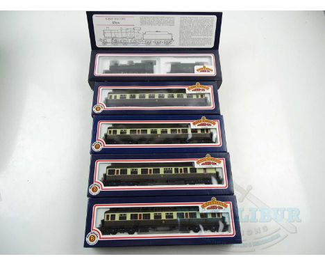 A group of BACHMANN OO gauge GWR rolling stock comprising a class 43xx in green and a rake of four Collett coaches - VG in G/