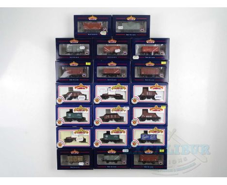 A group of BACHMANN OO gauge wagons of various types - VG/E in G/VG boxes (20)
