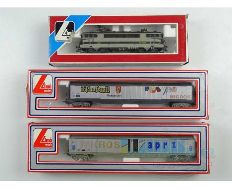 A LIMA HO gauge French outline BB9491 electric locomotive together with a pair of Swiss outline sliding wall bogie wagons - V