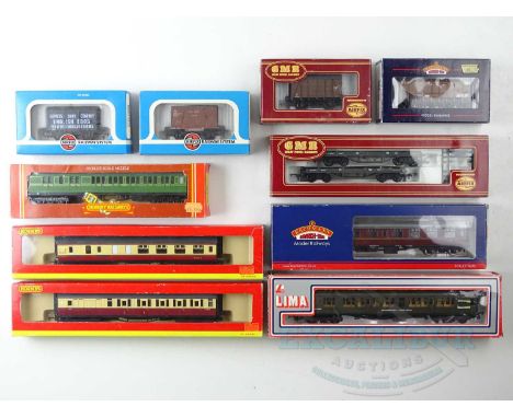 A mixed group of OO gauge rolling stock by HORNBY, AIRFIX, BACHMANN and LIMA - VG in G/VG boxes (10)