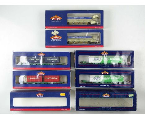 A group of BACHMANN OO gauge modern image rolling stock comprising 2 pairs of intermodal container wagons and 2x Railtrack au