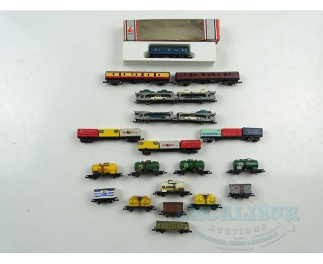 A group of mostly unboxed N gauge British outline wagons and coaches by LIMA and others - G/VG in G boxes where boxed (19)