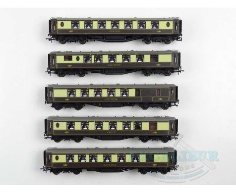 A group of HORNBY OO gauge Pullman cars, smooth sided with interior lighting - G/VG unboxed (5)