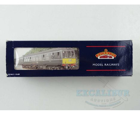 A BACHMANN OO gauge 32-900A class 108 2-car DMU in BR green livery with speed whiskers - VG in G box