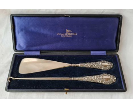 A boxed pair of silver handled button hook and shoe horn, B'ham 1902