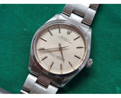 A GENTS ROLEX OYSTER PERPETUAL WRIST WATCH SUPERLATIVE CHRONOGRAPH WITH SECONDS SWEEP ON ROLEX STAINLESS STEEL STRAP 