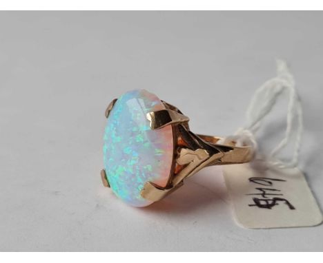 A reconstituted opal ring 9ct size N - 7.2 gms 