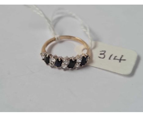 A blue and white set sapphire ring 9ct size K 