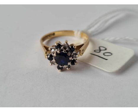 A sapphire &amp; diamond 18ct gold cluster ring size K 3.1g