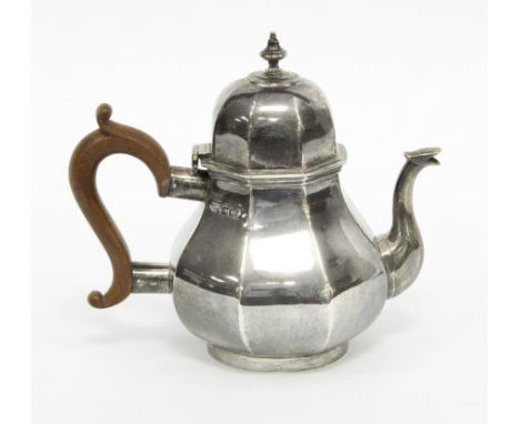 A silver teapot, Goldsmith's Company, London 1901, of octagonal baluster form, 15cm high, approximately 409gm   Condition Rep