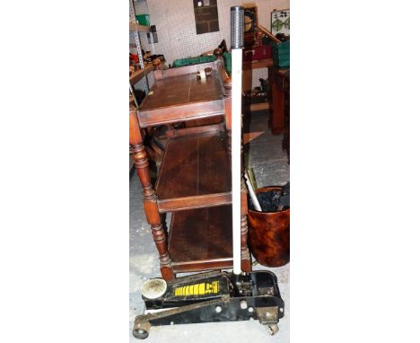 Tools, comprising; a Sealy 3 ton hydraulic jack and four axle stands, (5). 