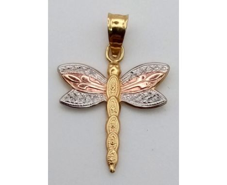 An 18 K three colour gold dragon fly charm/pendant. Drop: 15 mm, weight: 0.2 g. 