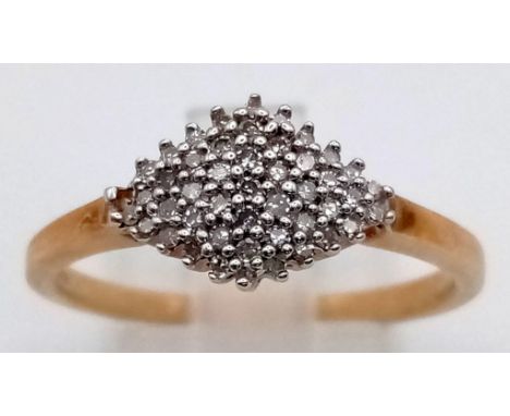 A 9 K yellow gold ring with a diamond cluster (0.25 carats). Ring size: T, weight: 3.1 g. 