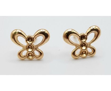 A 9 K yellow gold pair of butterfly earrings. Weight: 0.2 g. 