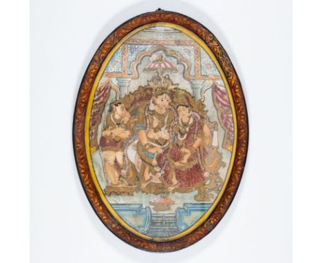 N.B.S.(?)Indien, 19. Jahrhundert. - Höfische Szene - Gouache, Goldfarbe, Tusche auf Papier/Holz. 48,8 x 34 cm (hochoval). Dop