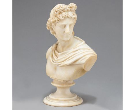 Künstler um 1900- Büste des Apollo - Alabaster. H. o./m. Sockel: 27/35 cm. Best. Haarrisse. Altersspuren.