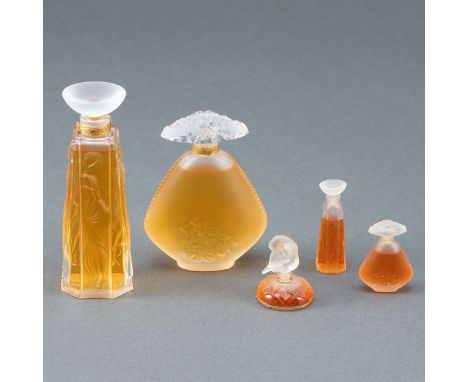 5 FlakonsCristalleries Lalique &amp; Cie, Wingen-sur-Moder. Farbloses Glas, formgepresst, z. T. mattiert. 2 Flakon "The Muses