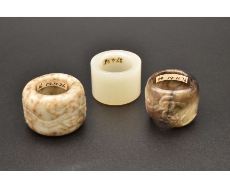 A CHINESE WHITE JADE ARCHERS THUMB RING, QING DYNASTY, 18TH CENTURY清 螭龙纹玉扳指及白玉扳指 一組三隻 十八世紀Together with two mottled jade arch