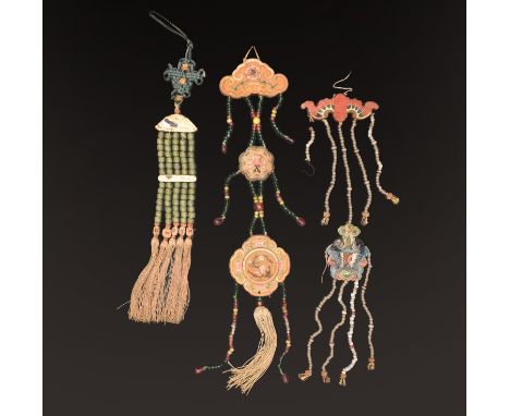 A GROUP OF THREE CHINESE SILK, GLASS BEAD AND PAPER CHARMS, QING DYNASTY, LATE 19TH/EARLY 20TH CENTURY晚清 刺繡及琉璃掛件一組 十九至二十世紀初On