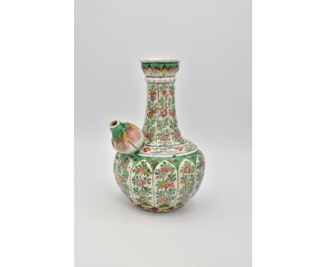 Ω A CHINESE ‘FAMILLE-VERTE’ PORCELAIN ‘LOTUS’ KENDI, QING DYNASTY, KANGXI PERIOD, 1662 - 1722清 康熙1662-1722 五彩蓮荷軍持Brightly ena