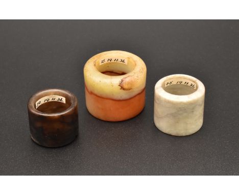 A GROUP OF THREE CHINESE JADE ARCHERS THUMB RINGS, QING DYNASTY清 玉扳指一組 三隻The largest with celadon and pink striations, one gr