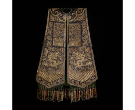 A RARE CHINESE EMBROIDERED WOMEN’S COURT WAISTCOAT, XAIPEI, QING DYNASTY, MID 19TH CENTURY清 女官刺繡霞帔朝服一件 十九世紀中Finely embroidere