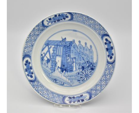 Ω A RARE CHINESE BLUE AND WHITE PORCELAIN PLATE, QING DYNASTY, KANGXI PERIOD, 1662 – 1722清 康熙 青花西洋事件紋瓷盤一隻Depicting the ‘Riot 