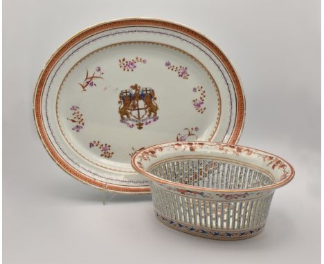 Ω A CHINESE EXPORT ‘FAMILLE-ROSE’ PORCELAIN ‘EAST INDIA COMPANY’ ARMORIAL PIERCED BASKET, QING DYNASTY, JIAQING PERIOD, CIRCA