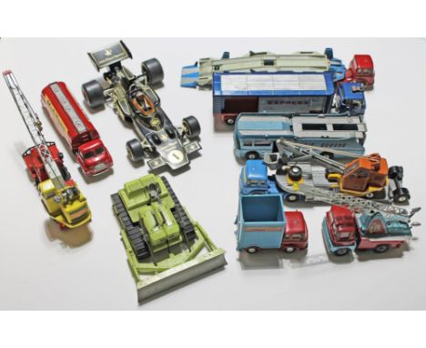 10 Corgi Toys comprising Chipperfields Scammell and Bedford Tractor Unit, Mack Truck, Big Bedford Tractor Unit, Ecurie Ecosse