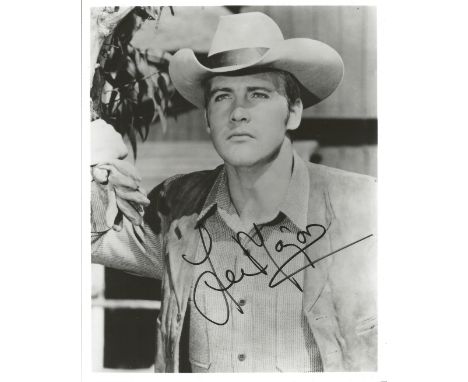 Lee Majors signed 10 x 8 inch black and white photo. Majors is an American actor. Majors portrayed the characters of Heath Ba