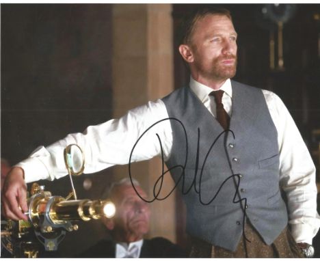 Daniel Craig signed 10 x 8 inch colour photo. English actor. He gained international fame playing James Bond in the eponymous