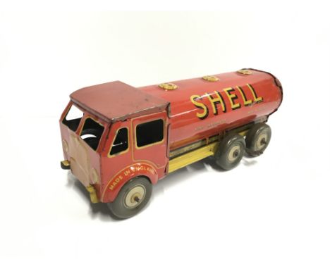 Mettoy (England) Shell BP Tanker: tinplate clockwork model in red with yellow detail, tinplate balloon wheels, fixed key. Len
