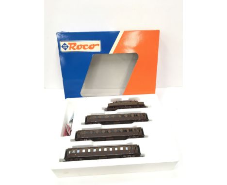 ROCO HO 43042 Italian Railways O/H Electric E626 408 - DCC ready and 3 x Coaches. All Near Mint with unopened Accessory Packs