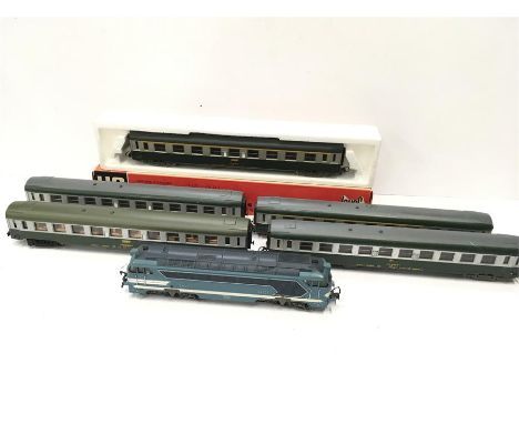FLEISCHMANN 4280 SNCF BR68 CO CO # 68001 (Excellent) and 5 x Jouef SNCF Green and White Coaches - 4691 Mint Boxed and 0thers 